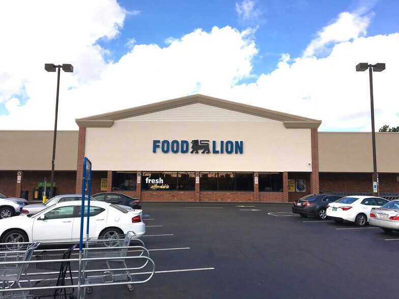More Photos Of 929 McArthur Rd, Fayetteville Supermarket For Lease
