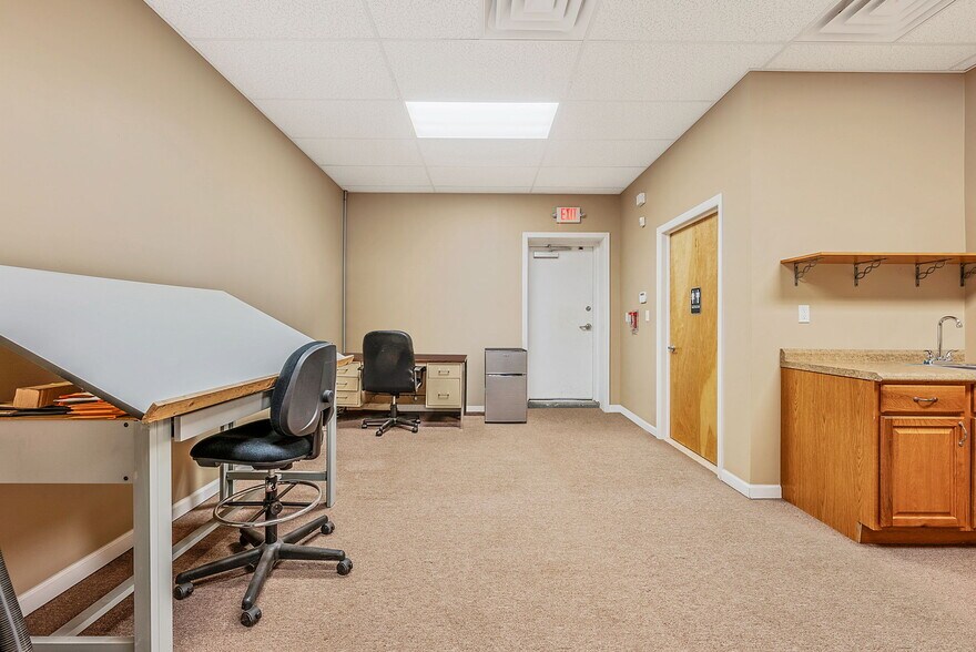 More Photos Of 6 New York Ave, Sound Beach Bar For Sale