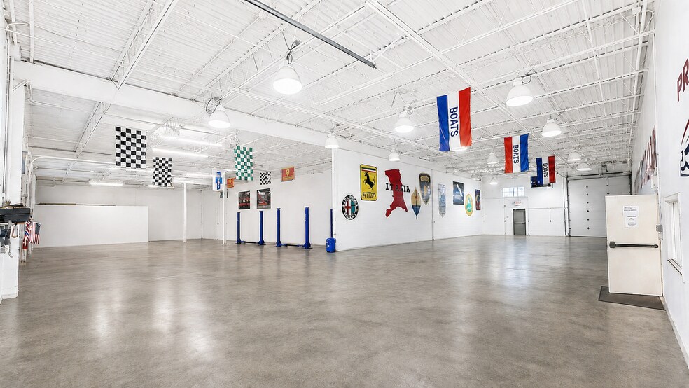 More Photos Of 1448 Ford Rd, Bensalem Warehouse For Lease
