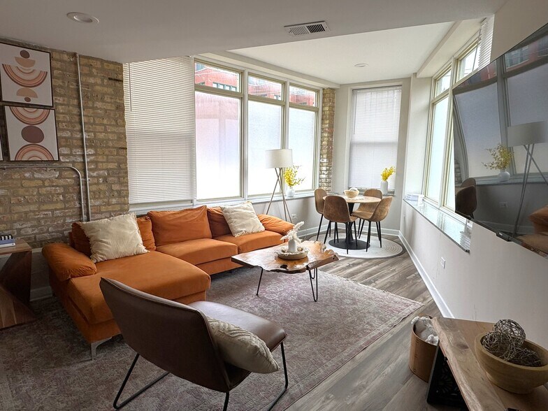More Photos Of 2038-2048 W Touhy Ave, Chicago Apartments For Sale