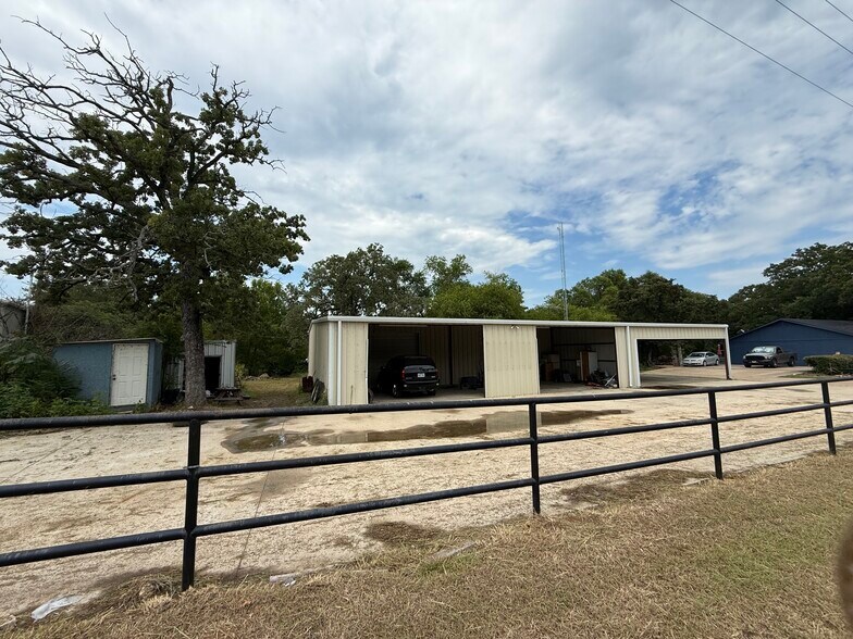 More Photos Of 10015 FM 751, Quinlan Flex For Lease