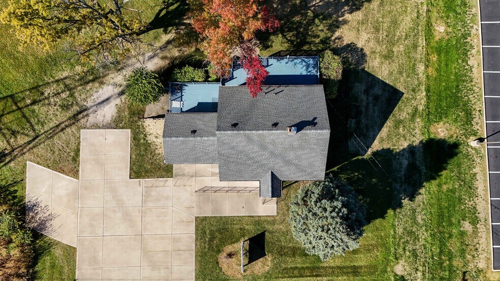 More Photos Of 8523 Cincinnati-Columbus Rd, West Chester Office For Sale