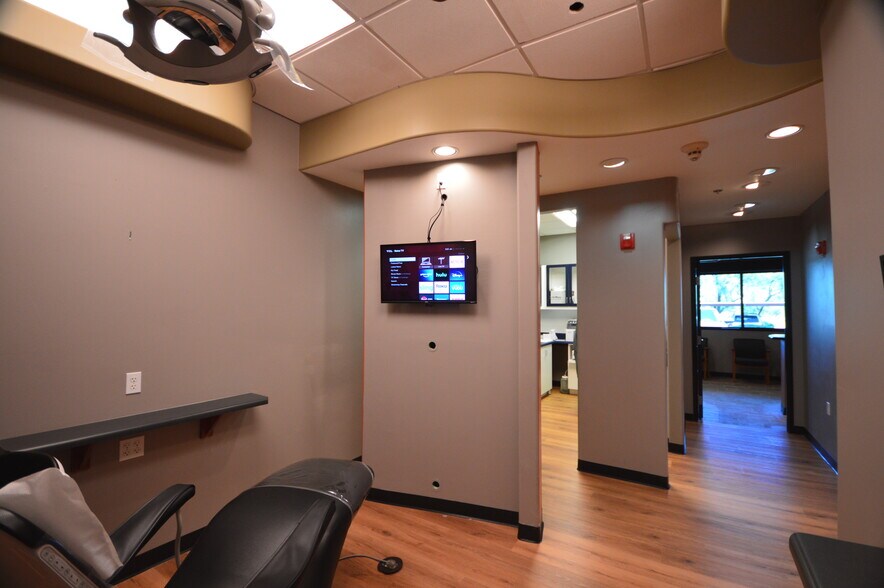 More Photos Of 13575 W Indian School Rd, Litchfield Park Medical For Lease