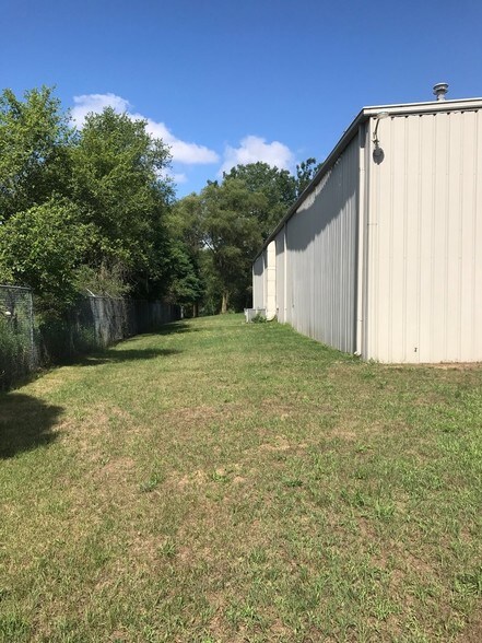 More Photos Of 2050 Stanley Ave, Portage Warehouse For Lease