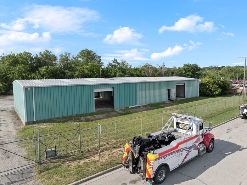 More Photos Of 100 Pecan Dr, Schertz Service For Lease