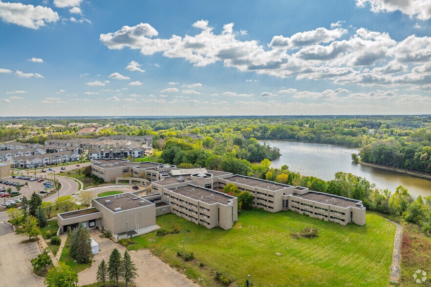 More Photos Of 1 Oakridge Dr, Chaska Hotel For Sale