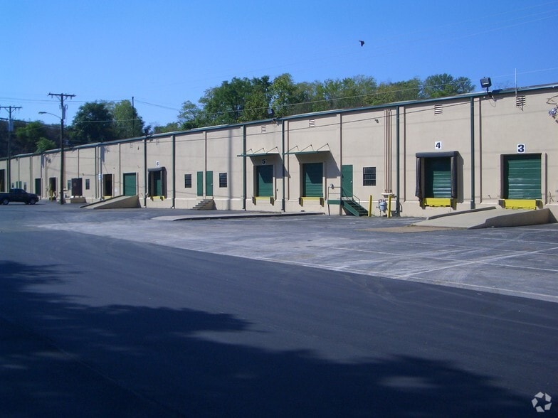 More Photos Of 4061-4081 Powell Ave, Nashville Distribution For Lease