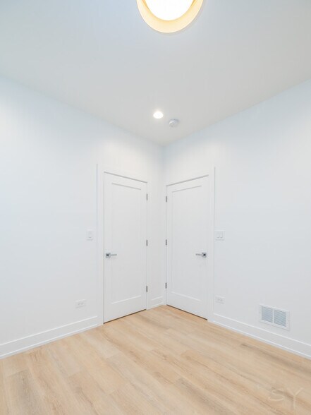 More Photos Of 6050 Eberhart ave, Chicago Apartments For Sale