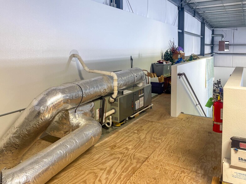 More Photos Of 2815 NW Aviation Dr, Roseburg Warehouse For Sale