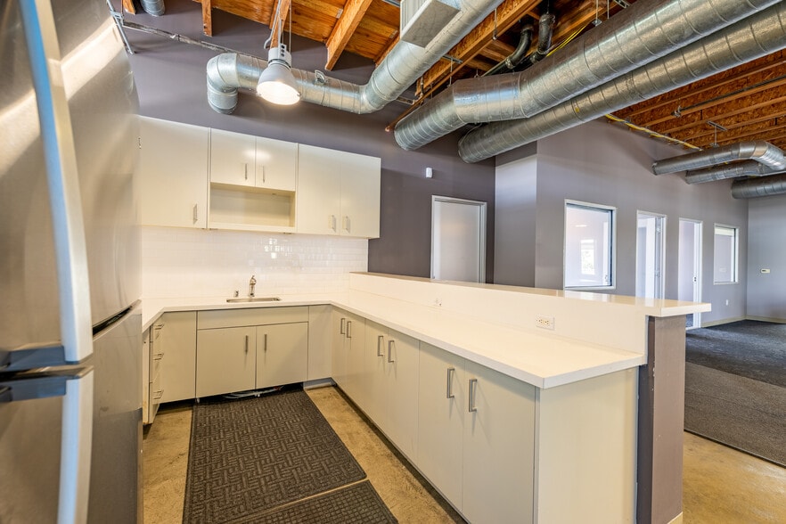 More Photos Of 820 Broadway, Santa Monica Loft Creative Space For Lease