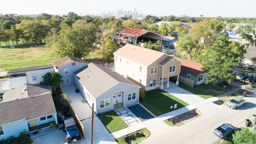 More Photos Of 2620 Delafield St, Houston Apartments For Sale