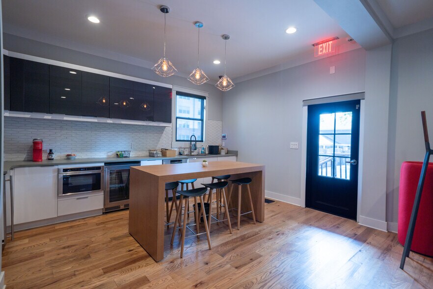 More Photos Of 152 N Tucker St, Memphis Loft Creative Space For Sale