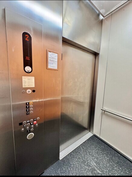 More Photos Of 11-11 44th Rd, Long Island City Office For Sale