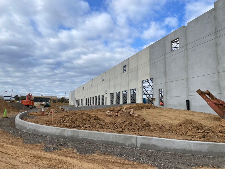 More Photos Of 555 Flint Hill Rd, King Of Prussia Distribution For Lease