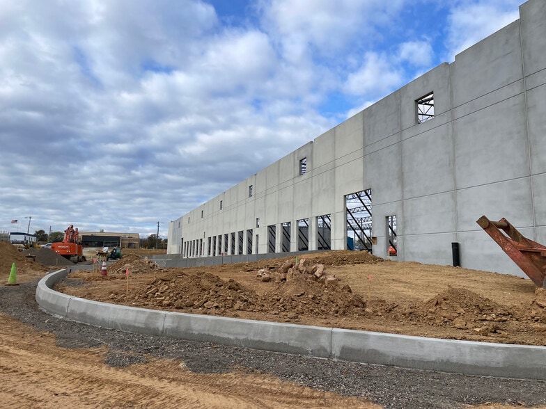 More Photos Of 555 Flint Hill Rd, King Of Prussia Distribution For Lease