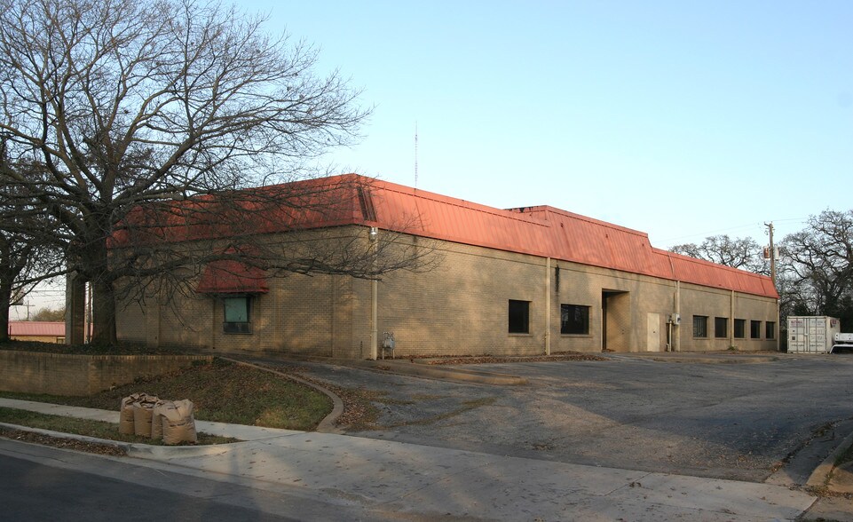 More Photos Of 2521 Oakland Blvd, Fort Worth Office For Sale