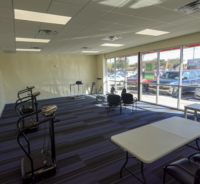 More Photos Of 6623 S Zarzamora St, San Antonio Freestanding For Lease