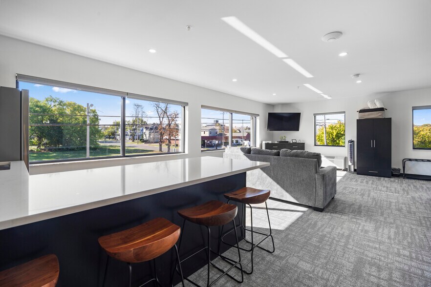 More Photos Of 419 E Market St, Sandusky Hotel For Sale