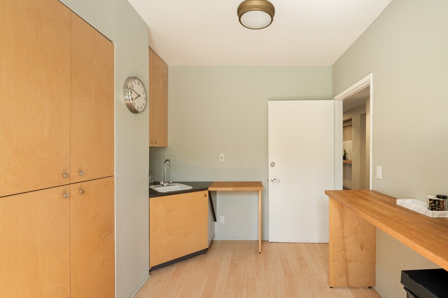 More Photos Of 588 N Larchmont Blvd, Los Angeles Office For Lease