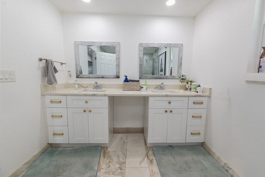 More Photos Of 1757 N Temple Ave, Starke Hotel For Sale