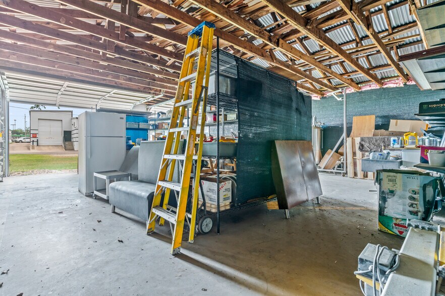 More Photos Of 509 US Highway 271 N, Gilmer Flex For Sale