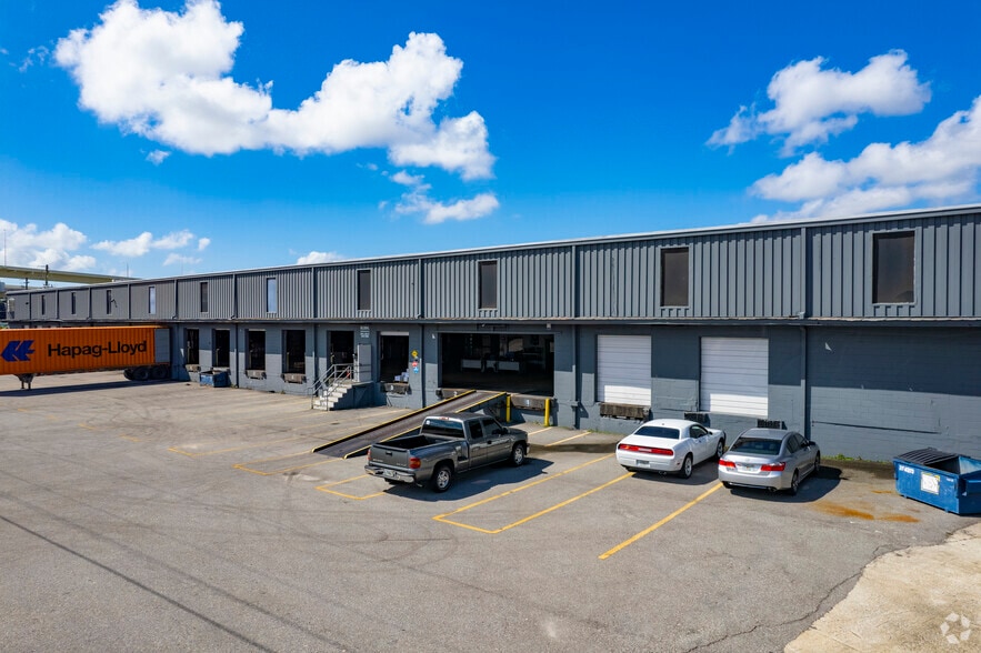 More Photos Of 2717-2729 E Adamo Dr, Tampa Warehouse For Lease