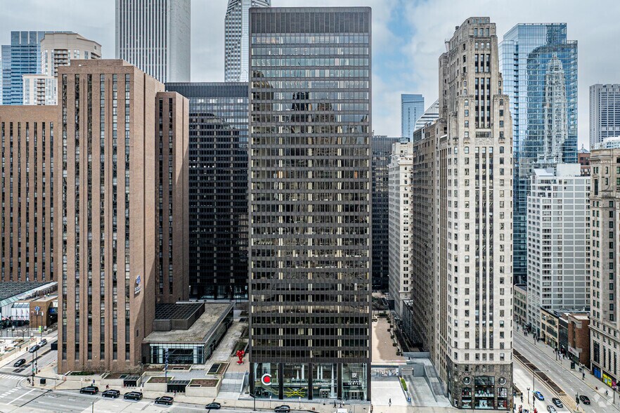 More Photos Of 111 E Wacker Dr, Chicago Office For Lease