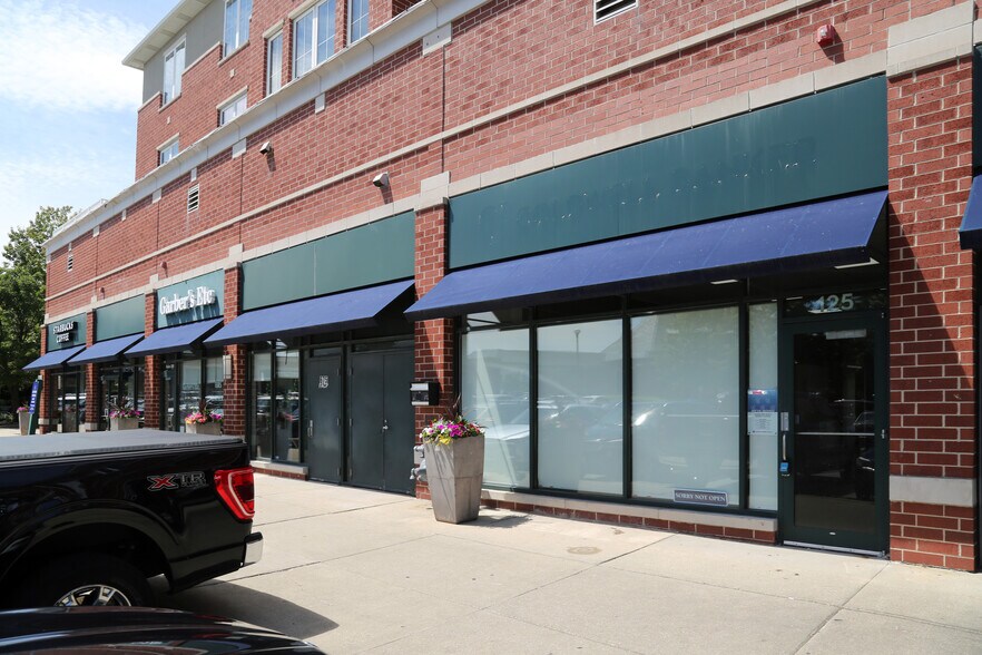 More Photos Of 775 Waukegan Rd, Deerfield Storefront For Lease