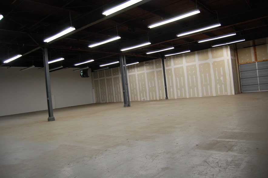 More Photos Of 1 Broad Ave, Fairview Warehouse For Lease
