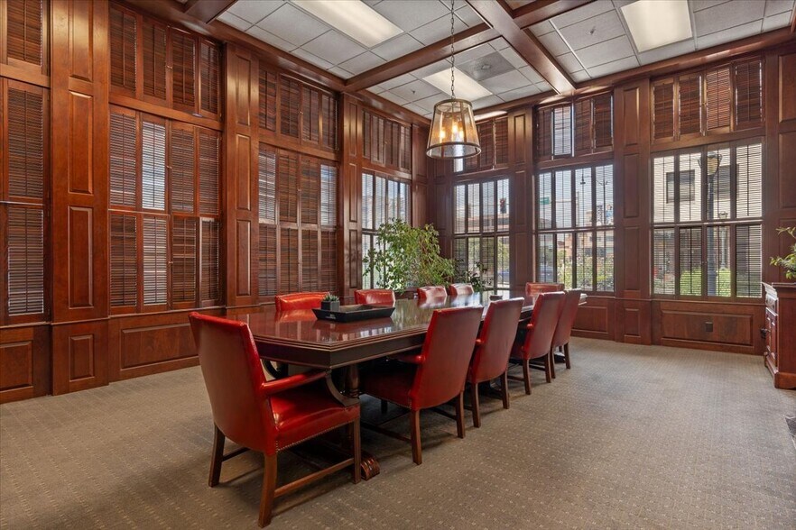 More Photos Of 200 S 6th St, Springfield Office For Sale
