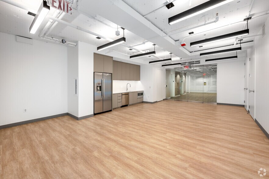 More Photos Of 1156 15th St NW, Washington Office For Lease