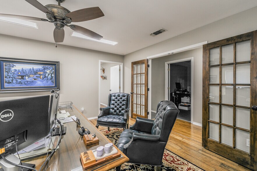More Photos Of 3701 S University, Fort Worth Office For Sale