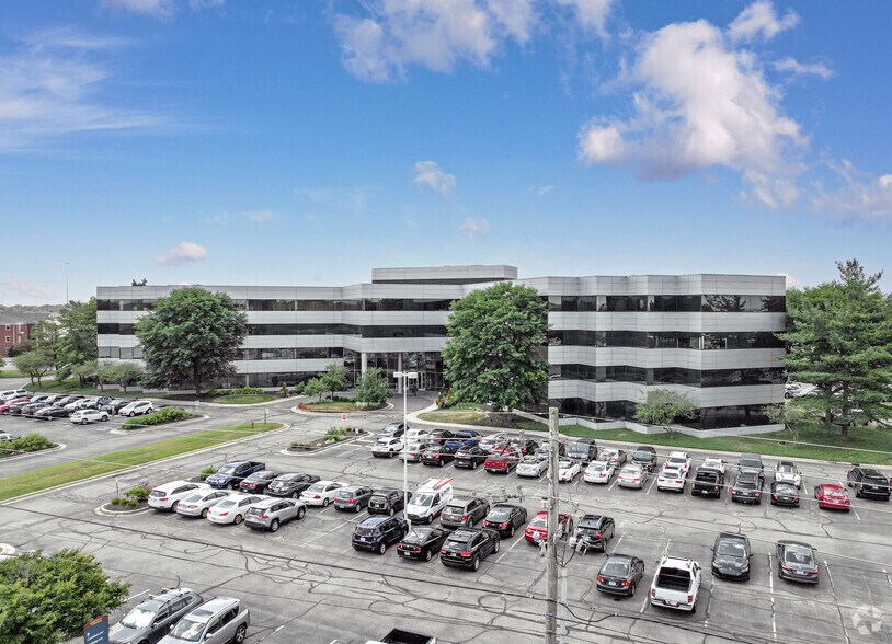 More Photos Of 10333 N Meridian St, Carmel Office For Lease