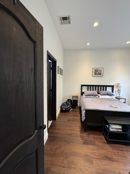 More Photos Of 1208 Poinsettia Dr, West Hollywood Apartments For Sale