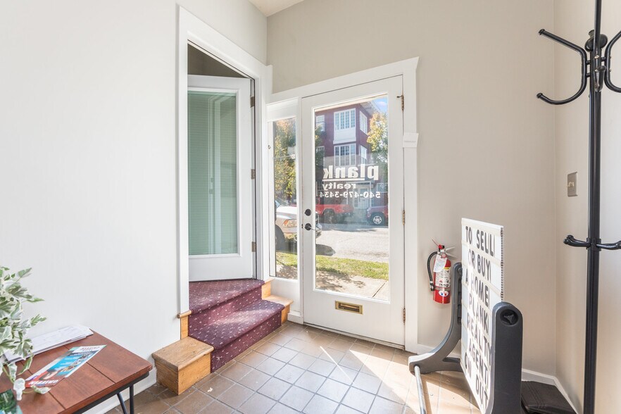 More Photos Of 1011 Charles St, Fredericksburg Loft Creative Space For Lease