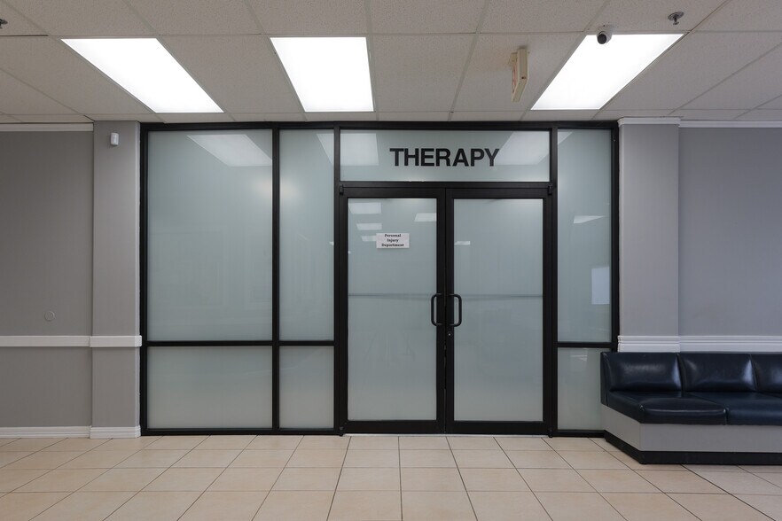 More Photos Of 305 Expressway 83, Mission Medical For Lease