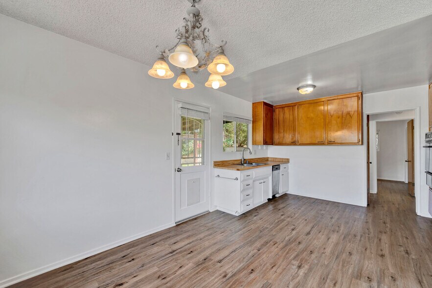 More Photos Of 330 9th St, Del Mar Apartments For Sale