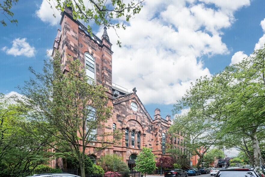 More Photos Of 450 Clinton St, Brooklyn Apartments For Sale