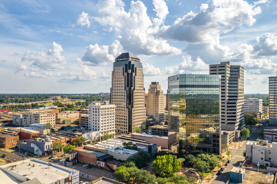 More Photos Of 333 Texas St, Shreveport Office For Sale