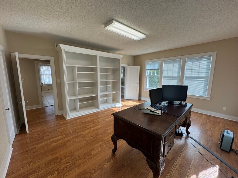 More Photos Of 436 S Fannin Ave, Tyler Office Residential For Sale