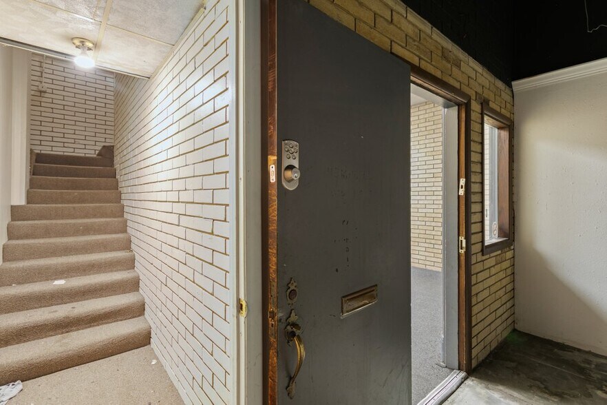 More Photos Of 327-345 E Bay St, Jacksonville Office For Lease