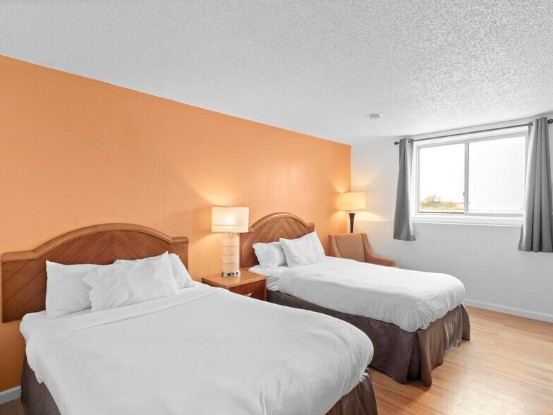 More Photos Of 1419 W 3rd St, Alliance Hotel For Sale