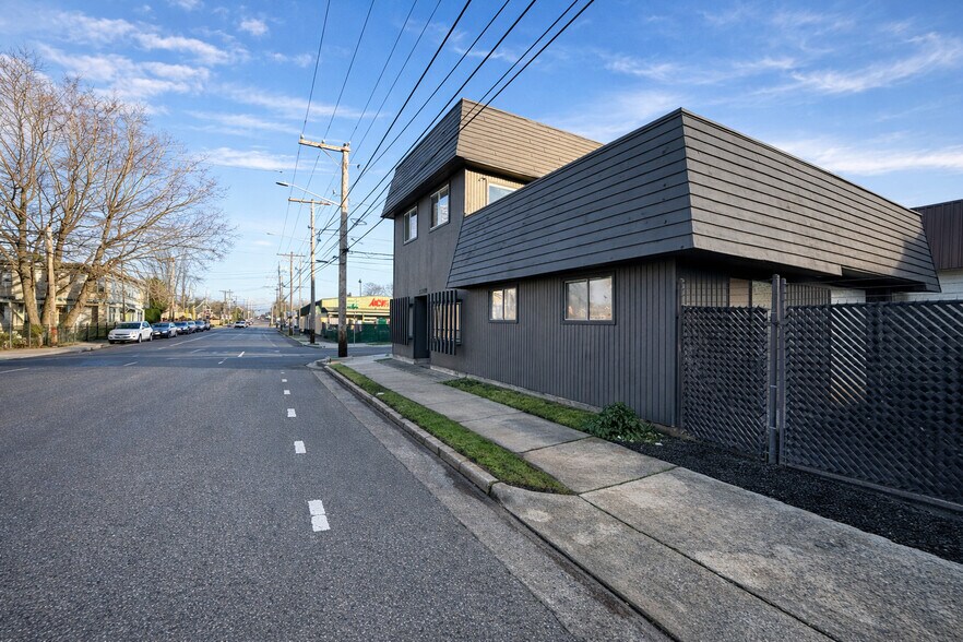 More Photos Of 2102 S 12th St, Tacoma Office Residential For Sale