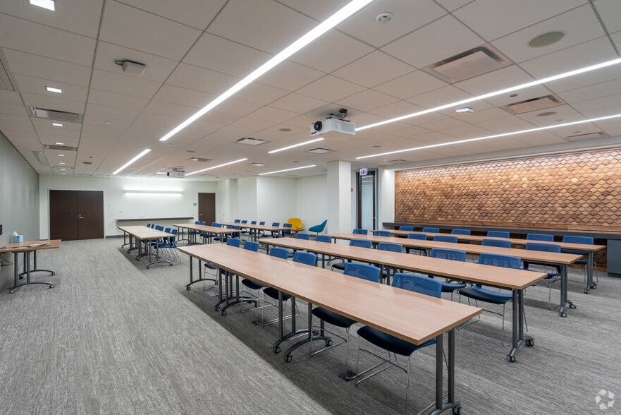 More Photos Of 8550 W Bryn Mawr Ave, Chicago Office For Lease