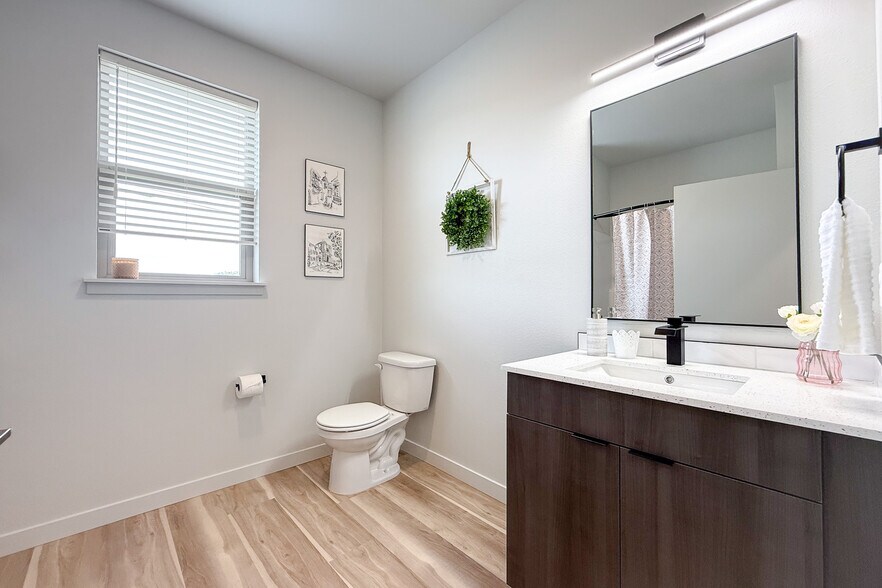 More Photos Of 1007 Grandridge Road, Grandview Apartments For Sale