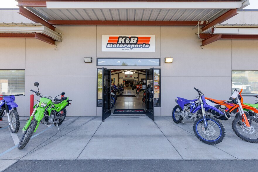 More Photos Of 3480 Petaluma Blvd N, Petaluma Self Storage For Sale