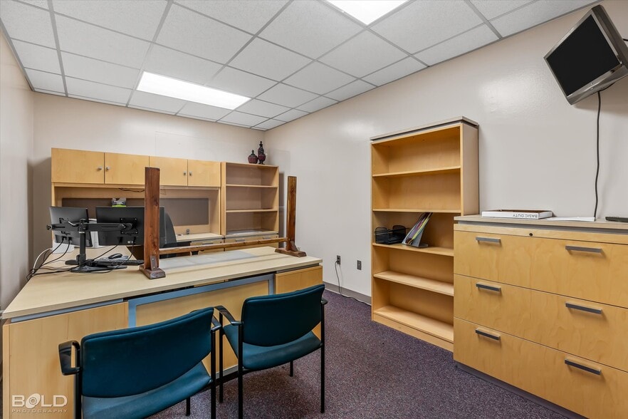 More Photos Of 523 Oxford Rd, Mansfield Office For Sale
