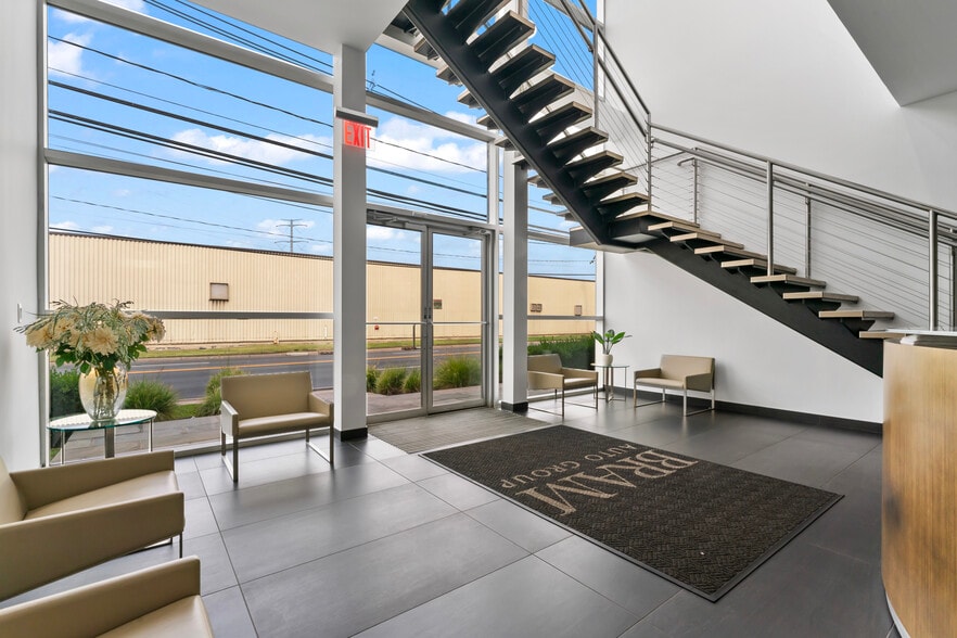 More Photos Of 7500 West Side Ave, North Bergen Warehouse For Lease