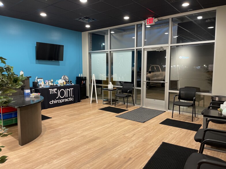 More Photos Of 5860-5990 Sashabaw Rd, Independence Township Storefront For Lease