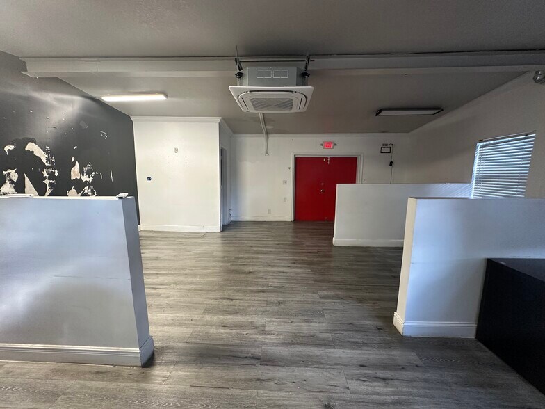 More Photos Of 5615 Dawson St, Hollywood Office For Lease